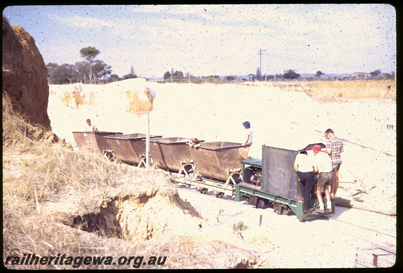 T06102
Maylands Brickworks locomotive, 4wDM, Holden Red 186 6-cylinder engine, side-tipping hoppers, clay pit, ARHS tour
