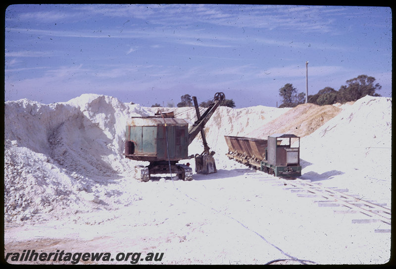 T06103
Maylands Brickworks locomotive, 4wDM, side-tipping hoppers, clay pit, Ruston Bucyrus electric shovel, ARHS tour
