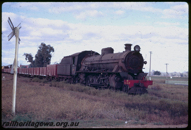 T06110
W Class 942, goods train, level crossing sign, Dardanup, PP line
