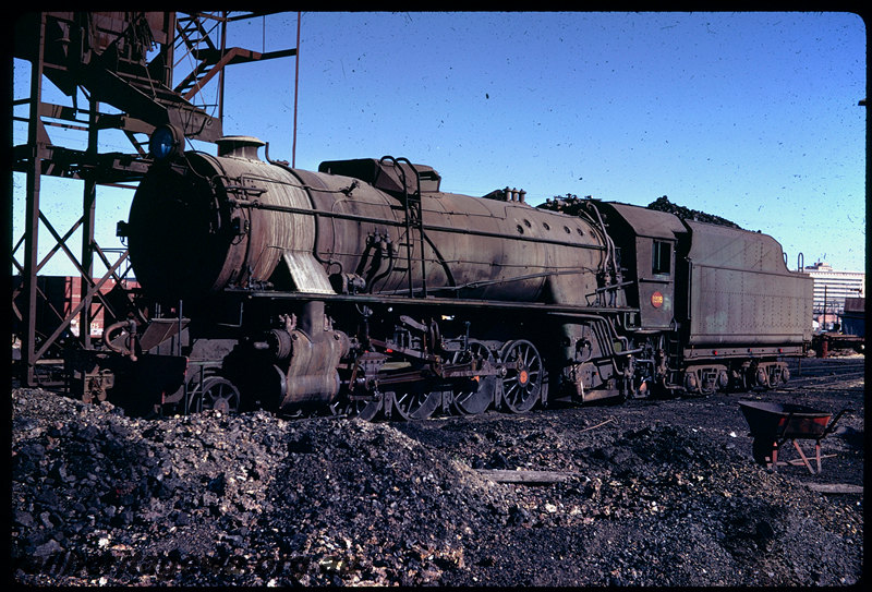 T06137
V Class 1208, East Perth loco depot, coaling tower, ash pile
