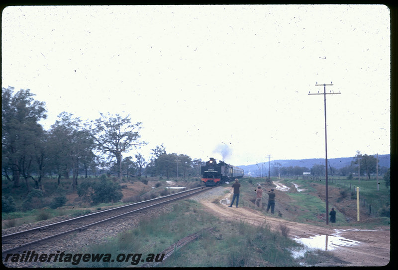 T06175
DM Class 587 and DD Class 592, ARHS tour train to Coolup, south of Armadale, photographers, SWR line
