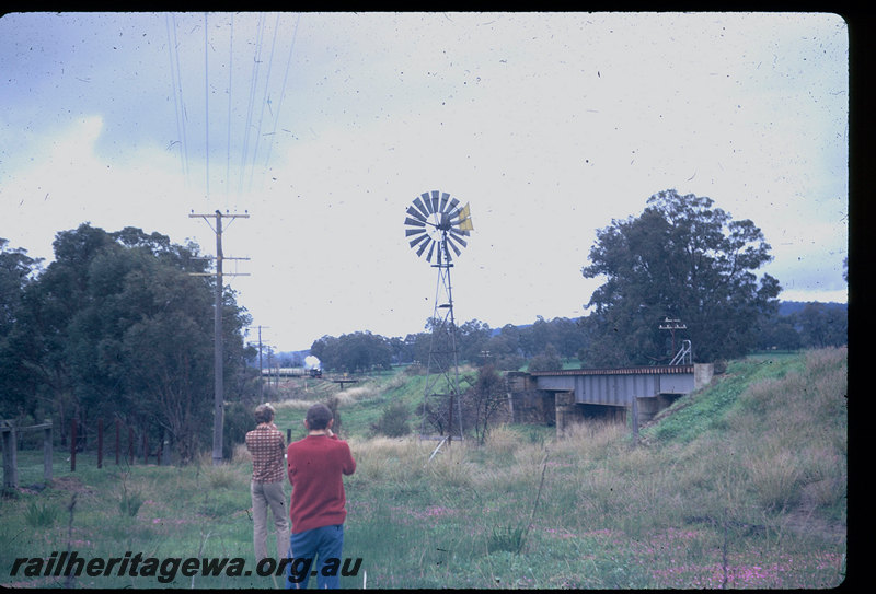 T06177
DM Class 587 and DD Class 592, ARHS tour train to Coolup, crossing bridge near Keysbrook, steel girder bridge, concrete pylons, windmill, photographers, SWR line
