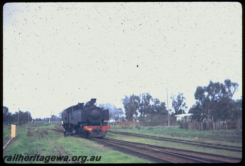 T06183
DD Class 592 and DM Class 587 arriving at Pinjarra to turn second loco, light engines, ARHS tour train to Coolup, SWR line
