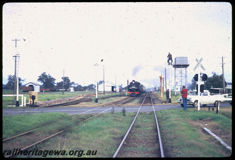 T06187
DM Class 587 and DD Class 592, Pinjarra, ARHS tour train returning from Coolup, water columns, searchlight signals, level crossing, South West Highway, SWR line
