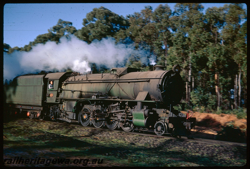 T06209
V Class 1215, goods train, unknown location, BN line
