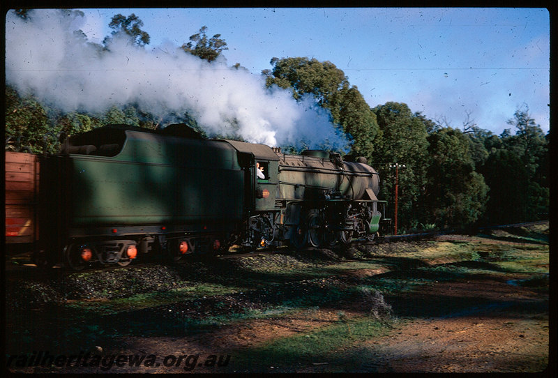 T06210
V Class 1215, goods train, unknown location, BN line
