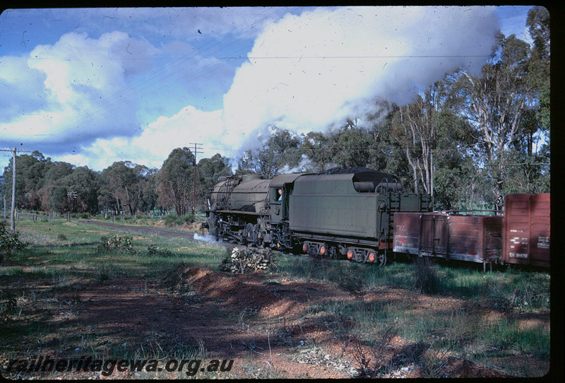 T06211
Unidentified V Class, Down empty coal train, unknown location, BN line
