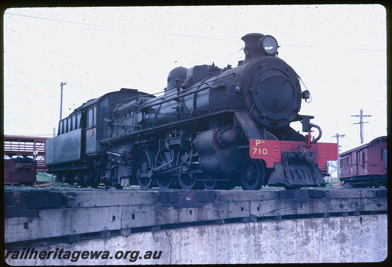 T06243
PM Class 710, stabled on turntable fan, turntable pit, ZA Class composite brakevan, Bunbury loco depot
