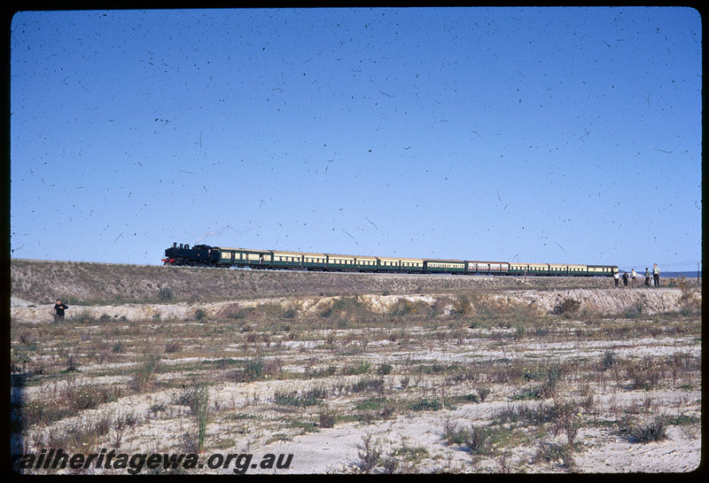 T06305
DD Class 592 on ARHS tour train, returning to Perth after parallel run with NSWGR C38 Class 3801 on 