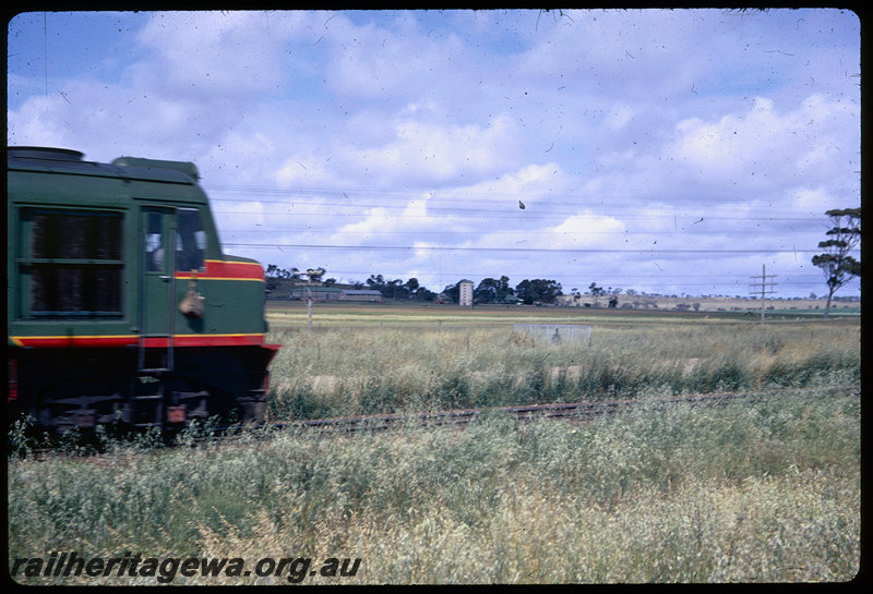 T06355
Unidentified X Class, between Merredin and Northam, water bag, EGR line
