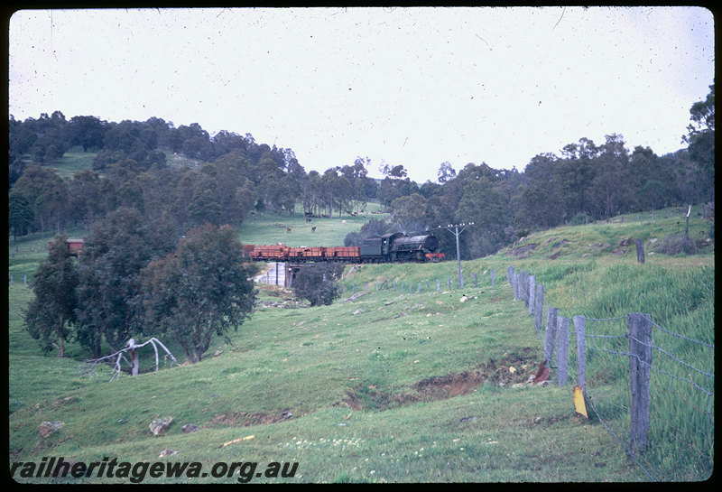 T06372
W Class 942, returning from Dwellingup, goods train, between Dwellingup and Pinjarra, near Bergining, wooden bridge, PN line
