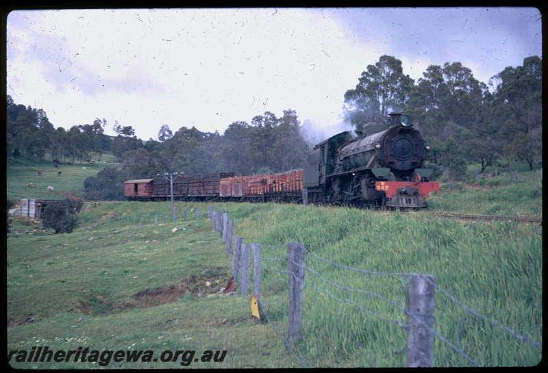 T06373
W Class 942, returning from Dwellingup, goods train, between Dwellingup and Pinjarra, near Bergining, wooden bridge, PN line
