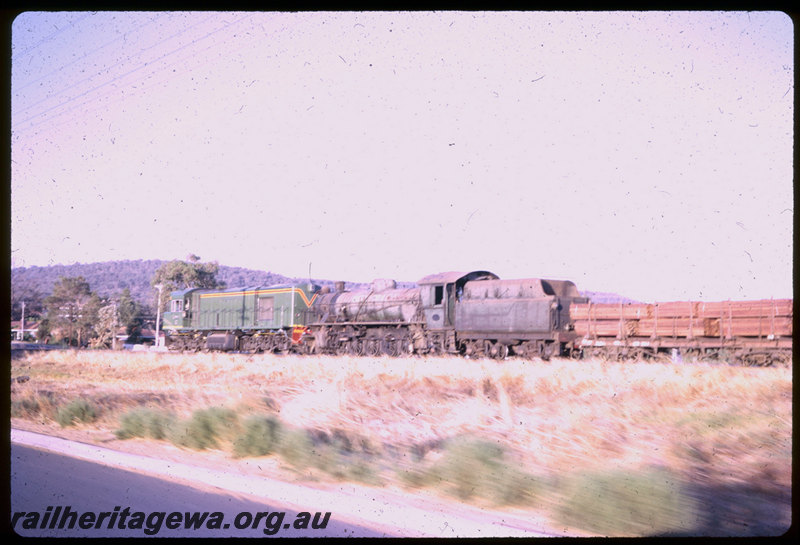T06375
R Class 1903, hauling an unidentified W Class, goods train, unknown location, pacing shot, SWR line
