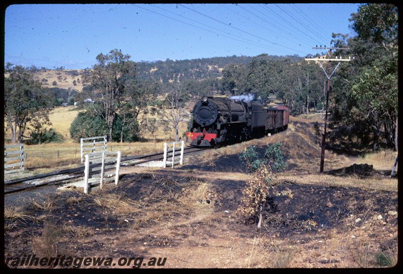 T06442
V Class 1217, goods train, near Brunswick Junction, rural level crossing, cattle grid, BN line
