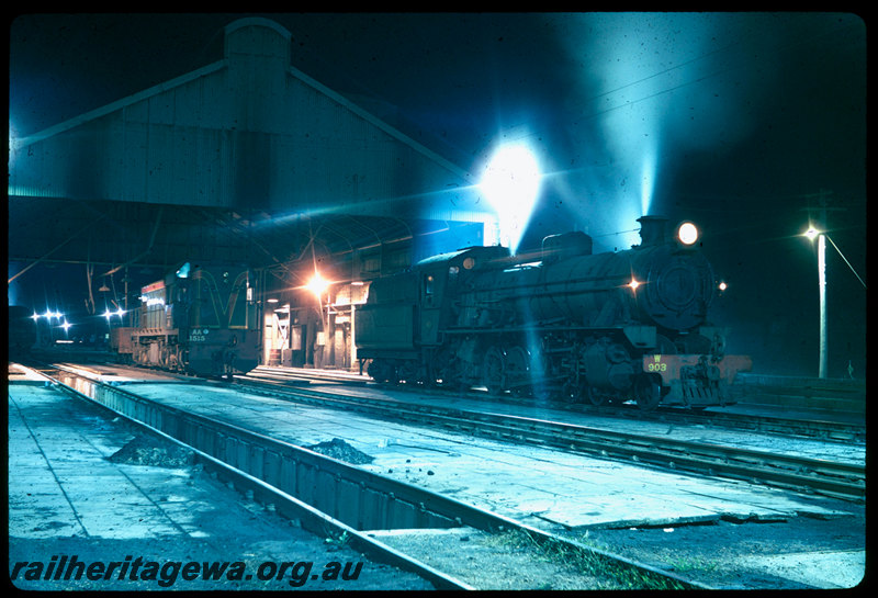 T06473
W Class 903, AA Class 1515, running shed, Collie loco depot, ash pit, night photo
