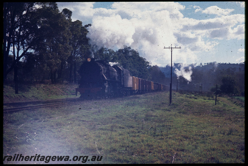 T06513
Unidentified V Class, goods train, yellow GH Class wagons, BN line
