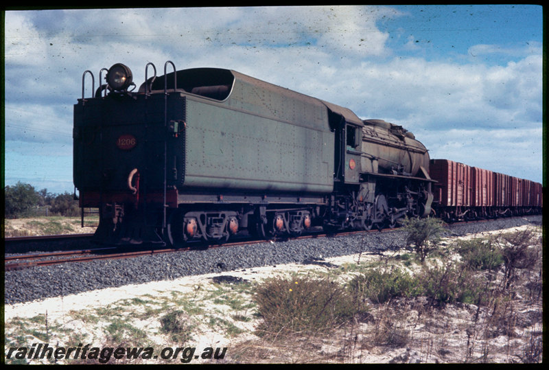 T06517
V Class 1206, empty coal train bounf for Collie, tender first, headlight mounted on tender, GH Class wagons, Picton, SWR line
