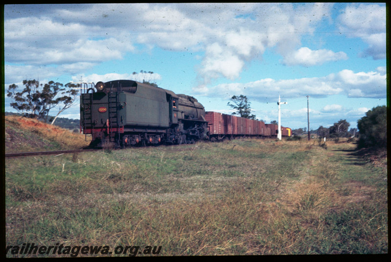 T06519
V Class 1206, empty coal train bound for Collie, tender first, headlight mounted on tender, GH Class wagons, semaphore signal, approaching Brunswick Junction from Picton, SWR line
