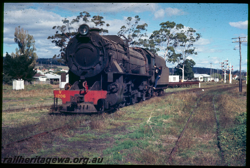 T06522
V Class 1206, Brunswick Junction loco depot, semaphore signals
