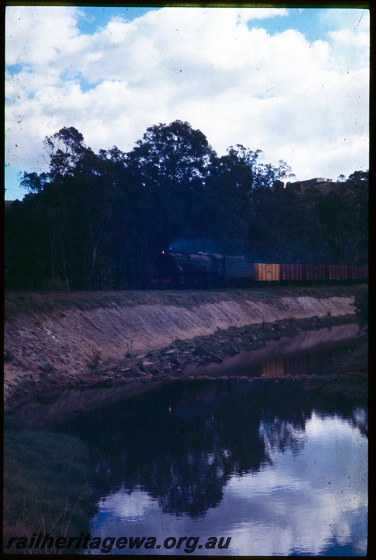 T06524
V Class 1204, empty coal train bound for Collie, Olive Hill, BN line
