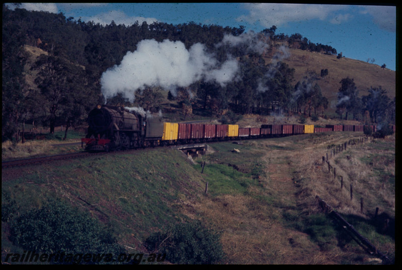T06525
V Class 1204, empty coal train bound for Collie, near Olive Hill, yellow GH Class wagons, BN line
