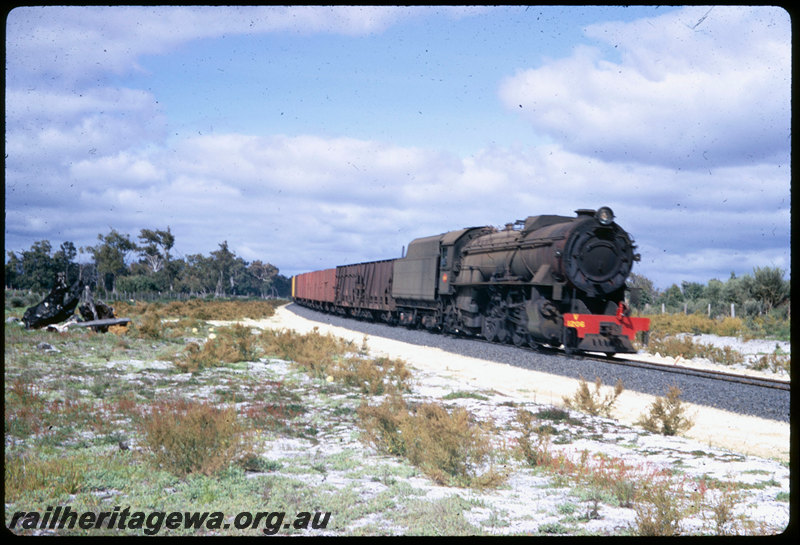 T06550
V Class 1206, loaded coal train, between Picton and Bunbury Powerhouse
