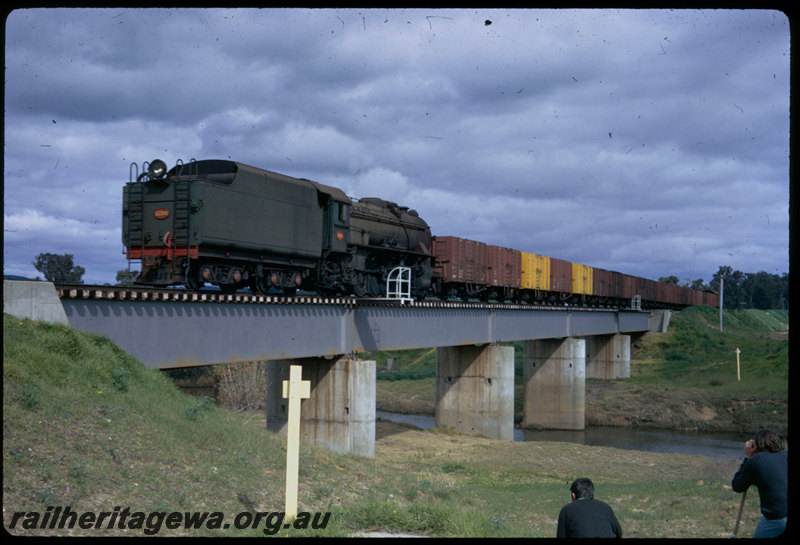 T06555
V Class 1206, empty coal train, returning from Bunbury Powerhouse bound for Collie, tender first, crossing Collie River Bridge, steel girder, concrete pylon, Roelands, SWR line
