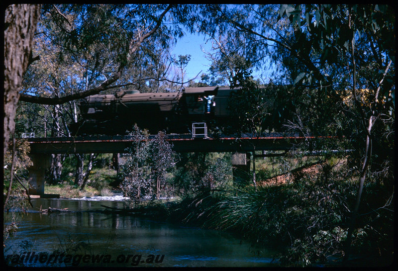 T06585
V Class 1209, goods train, bound for Brunswick Junction, crossing Brunswick River Bridge, near Beela, BN line
