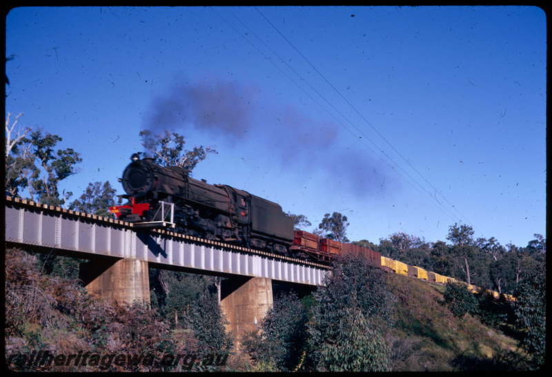 T06596
V Class 1206, goods train, near Collie, Collie River Bridge, steel girder, concrete pylons, BN line
