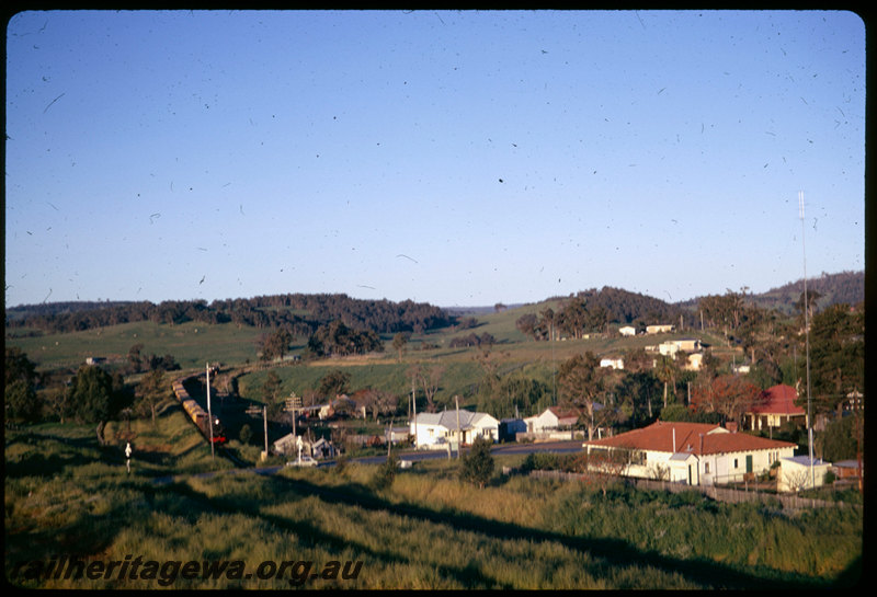 T06598
V Class 1206, goods train, arriving at Brunswick Junction from Collie Line, Beela Road level crossing, photo taken from water tower, BN line
