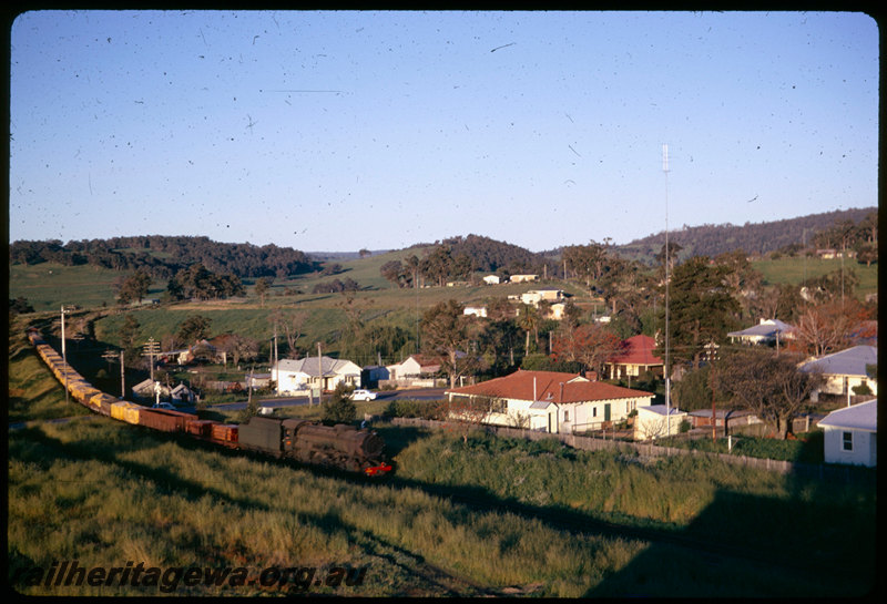 T06599
V Class 1206, goods train, arriving at Brunswick Junction from Collie Line, Beela Road level crossing, photo taken from water tower, BN line
