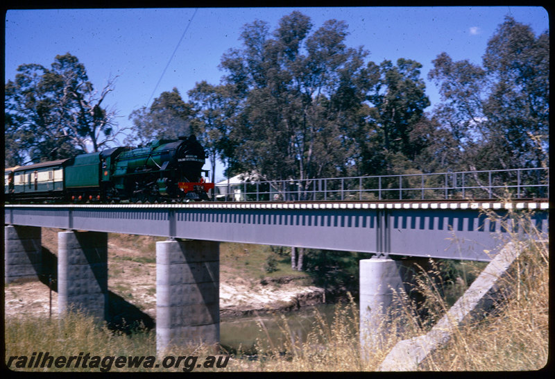 T06617
V Class 1220, ARHS 75th tour train to Donnybrook, Preston River Bridge, steel girder, concrete pylons, Boyanup, PP line
