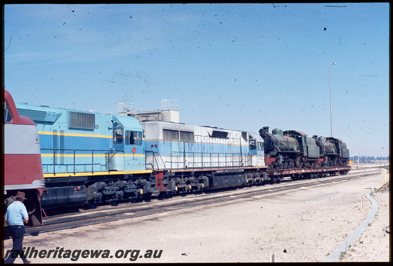 T06820
Commonwealth Railways GM Class 35, W Class 933 and W Class 934 steam locomotives loaded on Commonwealth Railways QB Class 2407 and QB Class 2406 12-wheel flat wagons bound for Port Augusta, Forrestfield
