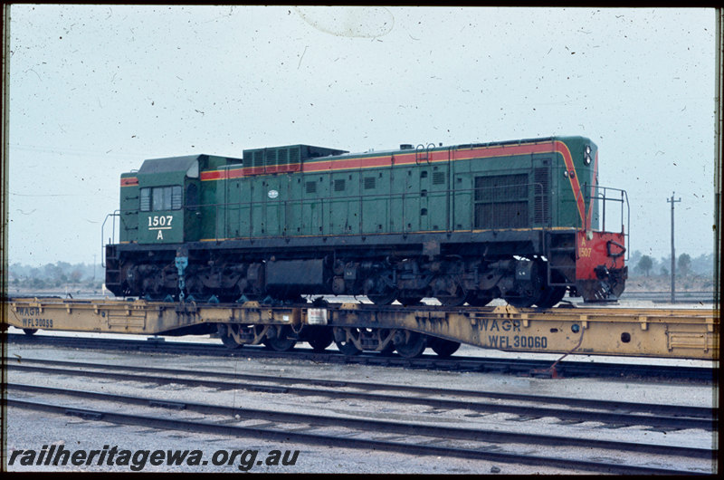 T06829
A Class 1507 loaded on WFL Class 30060 and WFL Class 30059 semi-permanently coupled transporter wagon, Forrestfield
