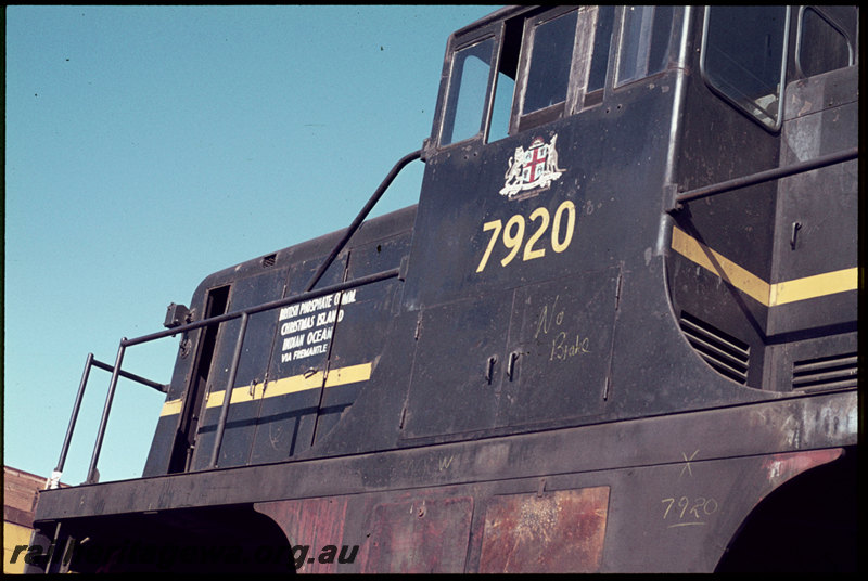 T06860
Closeup of ex-NSWGR 79 Class 7920, loaded on QCE Class 23594 flat wagon, Forrestfield, 