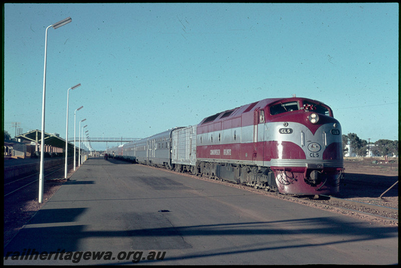 T06872
Commonwealth Railways CL Class 5, eastbound Trans-Australian service, Kalgoorlie, platform, station buildings, EGR line
