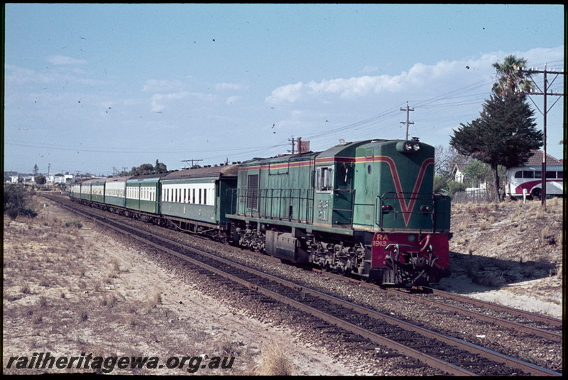 T06874
RA Class 1913, Down suburban passenger service, between Rivervale and Victoria Park, SWR line
