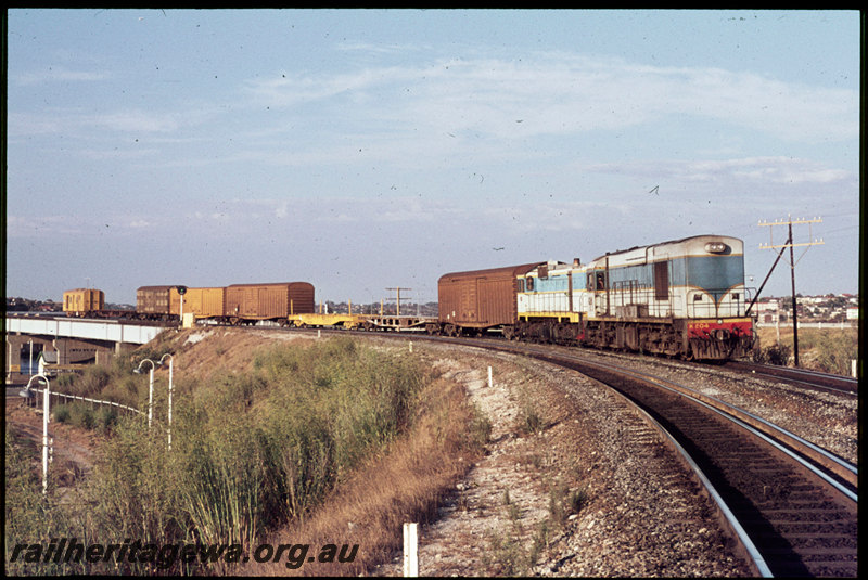 T06893
K Class 204, Up goods train, unidentified J Class dead attached, Swan River Bridge, Fremantle, ER line
