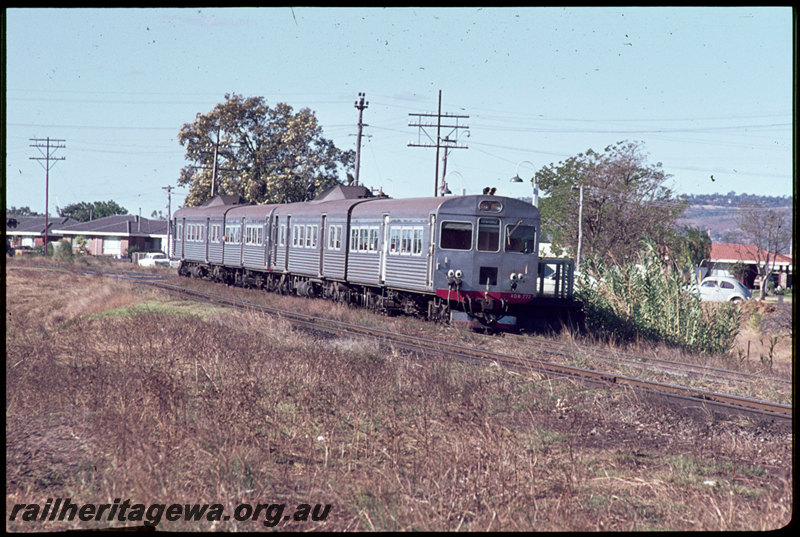 T06900
ADB Class 772 leading ADK/ADB/ADK Class railcar set, Down suburban passenger service, Stokely, Albany Highway level crossing, SWR line
