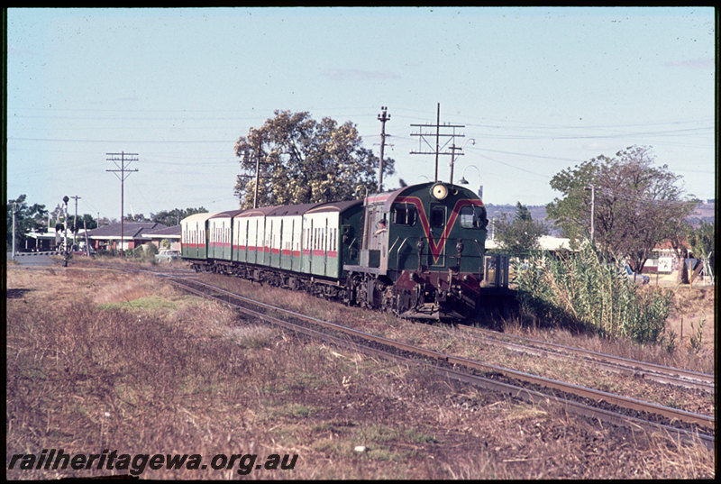 T06904
F Class 46, Down suburban passenger service, Stokely, Albany Highway level crossing, SWR line
