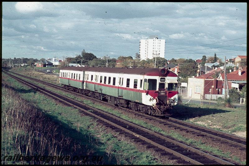 T06930
ADX Class 662 with ADA Class trailer, Up suburban passenger service, between Claremont and Swanbourne, ER line
