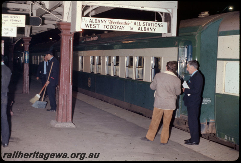 T06944
AQL Class 290 buffet car, 