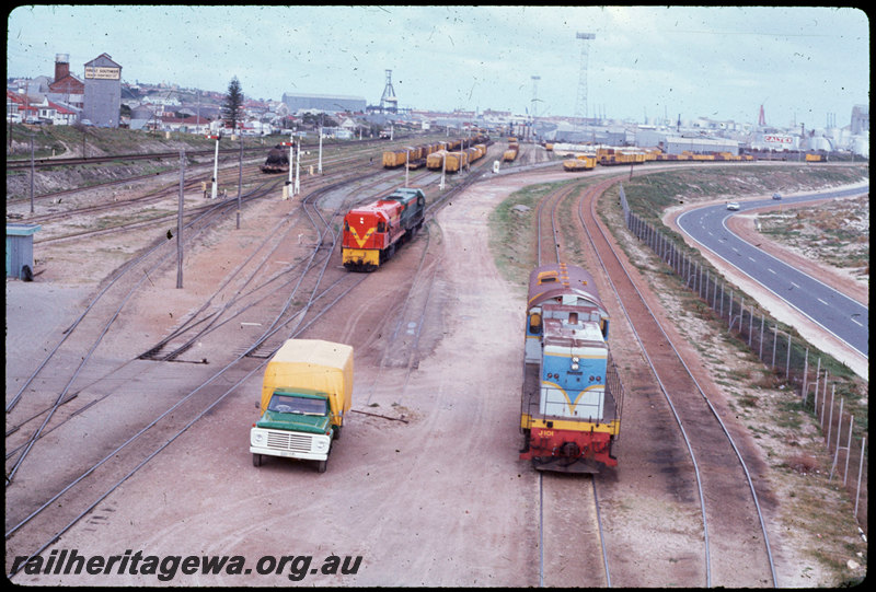 T06963
D Class 1561, International Orange livery, with unidentified D Class, J Class 101, shunting, Leighton Yard, semaphore signals
