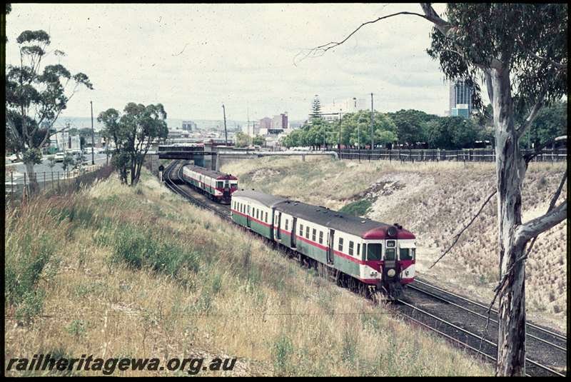 T06964
ADA/ADG Class railcar set, Down suburban passenger service, ADG/ADG/ADA Class railcar set, Up suburban passenger service, between West Leederville Bank, Thomas Street Bridge, ER line
