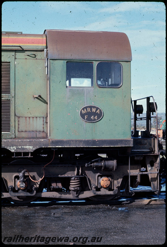 T06977
F Class 44, Forrestfield, MRWA number plate, closeup of cabside
