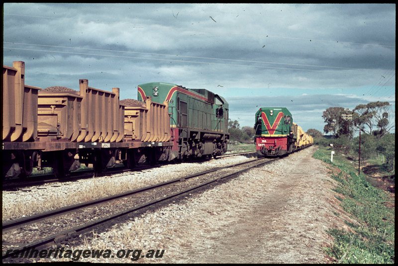T07008
AB Class 1532, loaded iron ore train bound for Wundowie, NW Class wagons with iron ore containers, crossing DA Class 1571, Up goods train, Spring Hill, ER line
