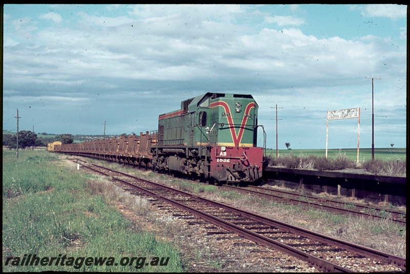 T07009
AB Class 1532, loaded iron ore train bound for Wundowie, NW Class wagons with iron ore containers, Spencers Brook, platform, station sign, 