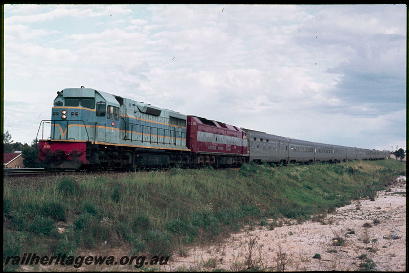 T07016
L Class 261, piloting Australian National Railways CL Class 15, 