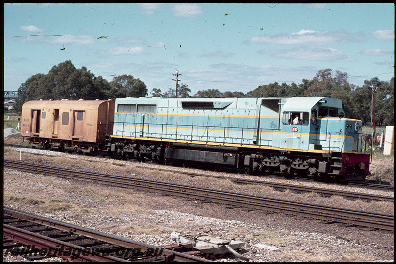 T07021
L Class 261, Up engine and van movement, WBC Class 875 brakevan, approaching Woodbridge Triangle, West Midland, ER line
