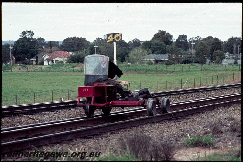 T07022
Gangers trolley No. 293, South Guildford
